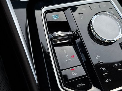 New 2026 BMW i7 xDrive60 w/ Executive Package image 24