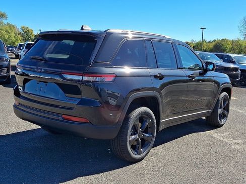 New 2025 Jeep Grand Cherokee Limited image 8