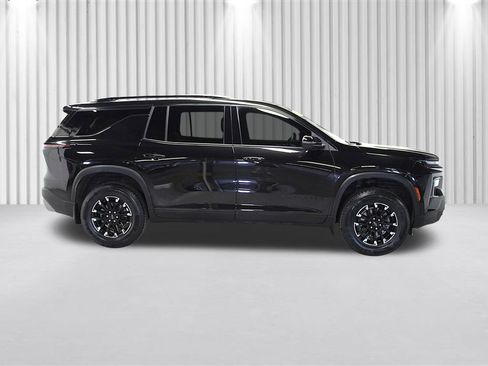 Used 2025 Chevrolet Traverse Z71 w/ LPO, Floor Liner Package AWD/4WD image 2