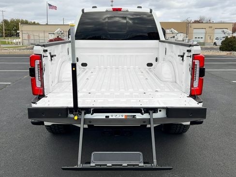 Used 2023 Ford F250 Platinum w/ FX4 Off-Road Package image 10