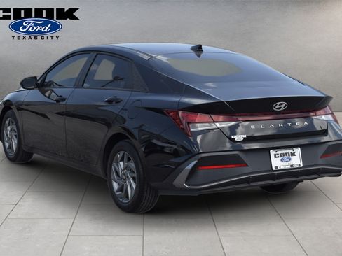 Used 2024 Hyundai Elantra SEL FWD image 4