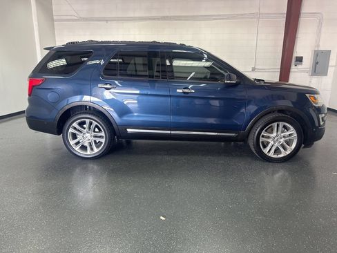 Used 2016 Ford Explorer Limited w/ Equipment Group 301A AWD/4WD image 3