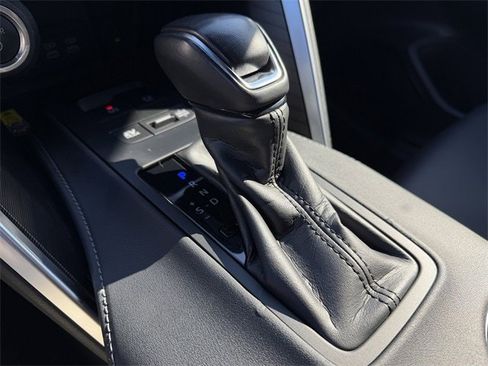 Certified 2024 Toyota Venza XLE image 19