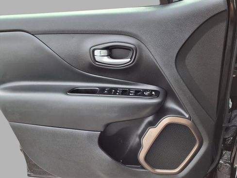 Used 2023 Jeep Renegade Latitude image 16