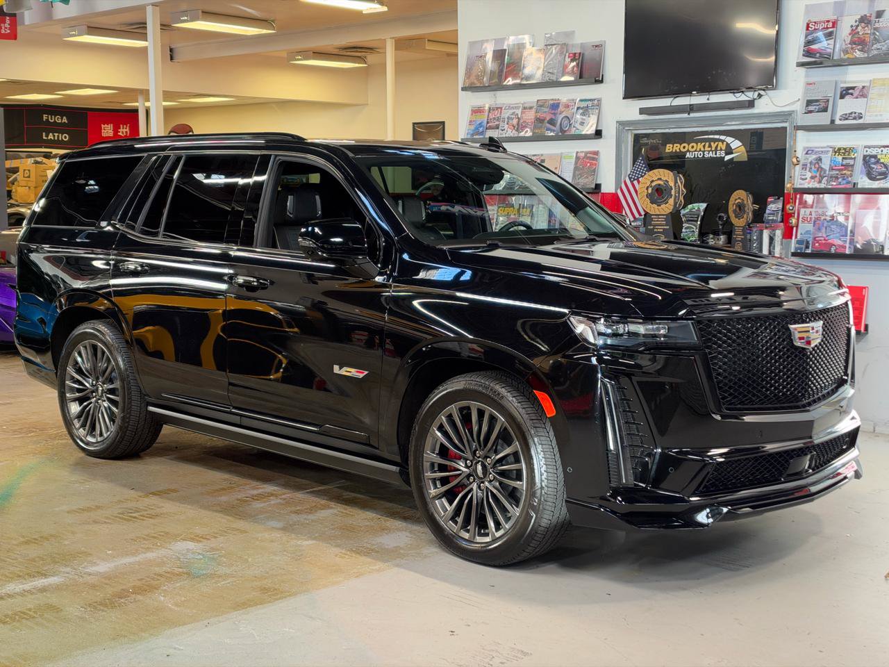 Used 2023 Cadillac Escalade V AWD/4WD image 4