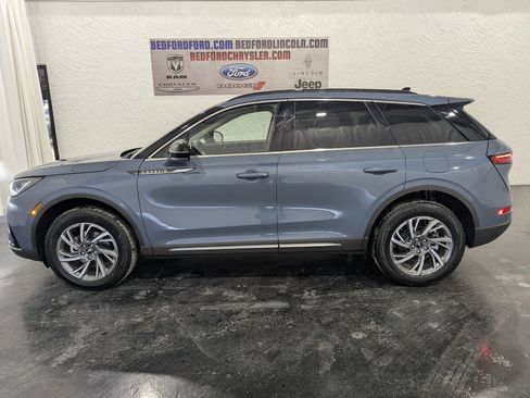 Used 2026 Lincoln Corsair Premiere image 2