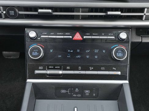 Used 2026 Hyundai Santa Fe SEL AWD/4WD image 32