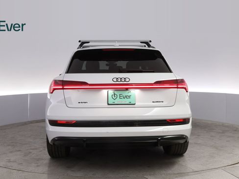 Used 2023 Audi e-tron Chronos AWD/4WD image 15