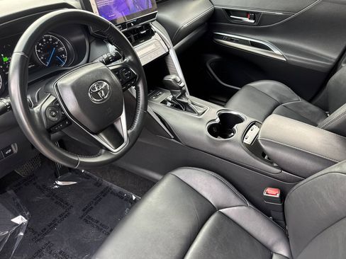 Certified 2024 Toyota Venza XLE image 10