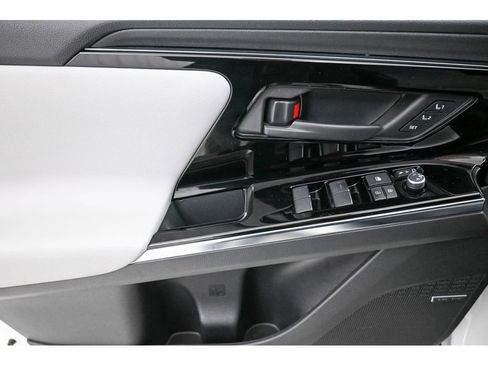 Used 2023 Subaru Solterra AWD image 29