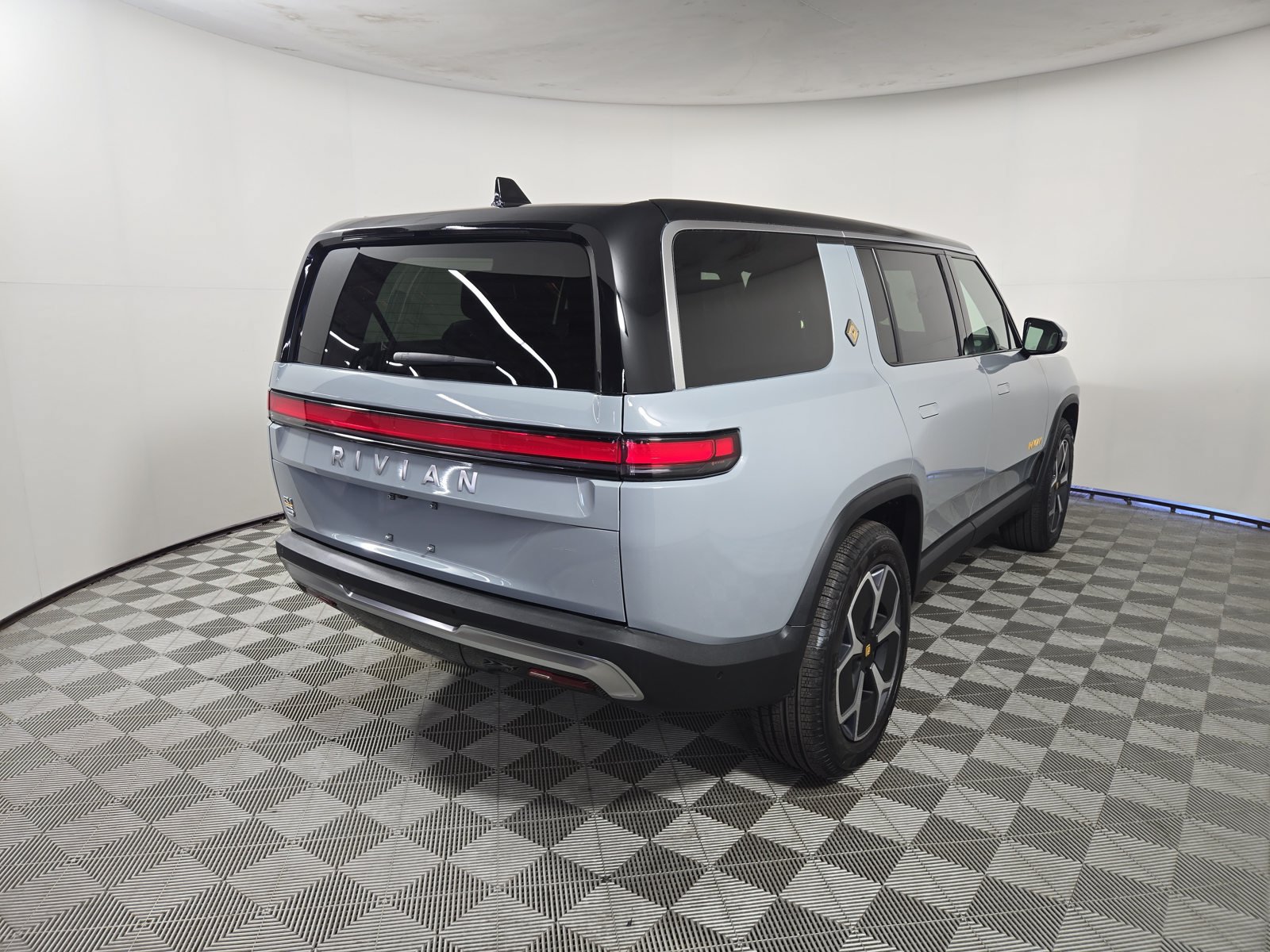 Used 2024 Rivian R1S Adventure Quad AWD/4WD image 5