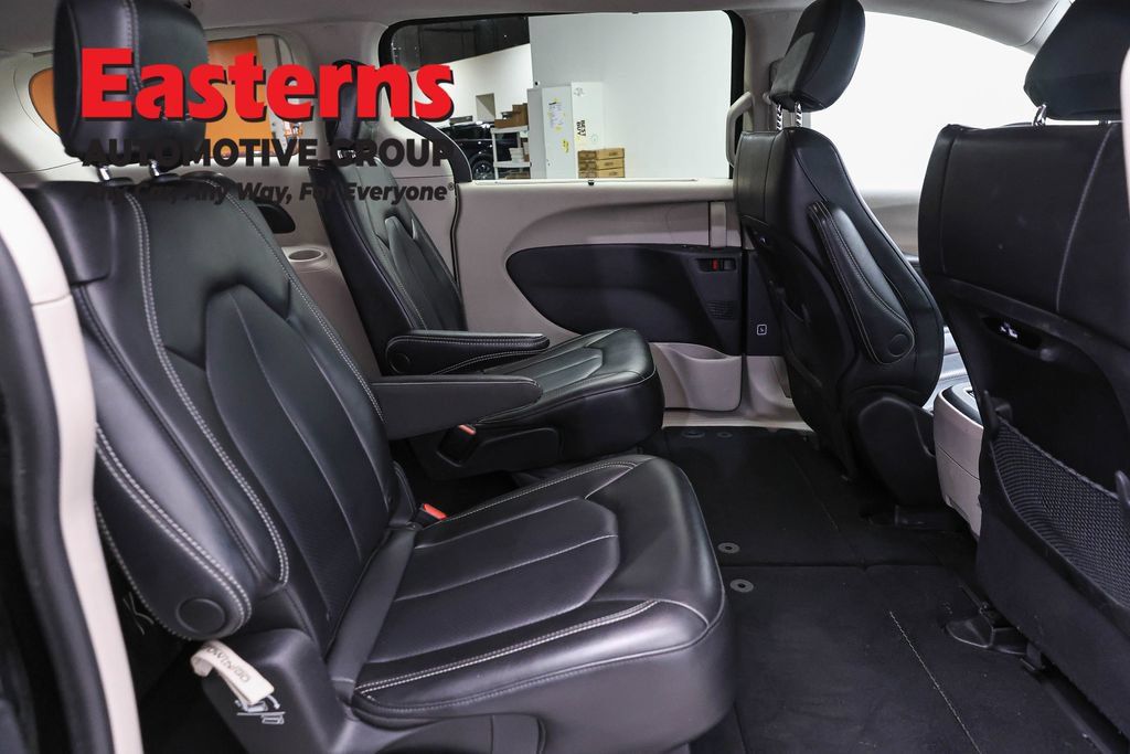 Used 2023 Chrysler Pacifica Touring-L FWD image 26