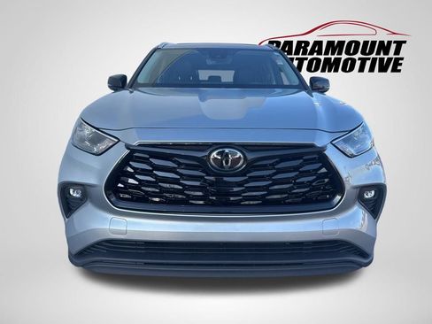 Used 2023 Toyota Highlander XLE image 2