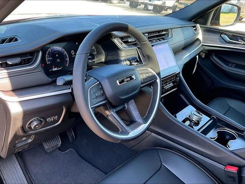 New 2025 Jeep Grand Cherokee L Limited AWD/4WD image 9