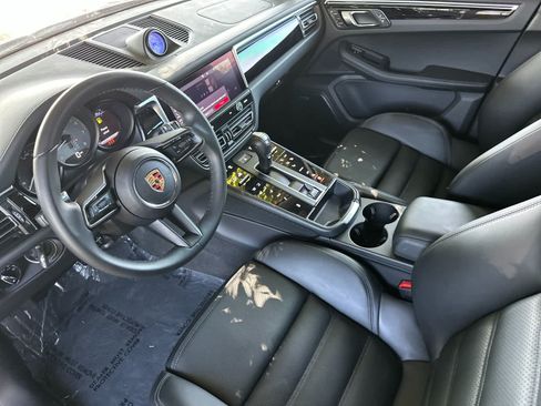 Certified 2023 Porsche Macan S AWD/4WD image 4