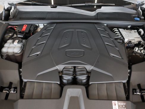Certified 2025 Porsche Cayenne GTS AWD/4WD image 28