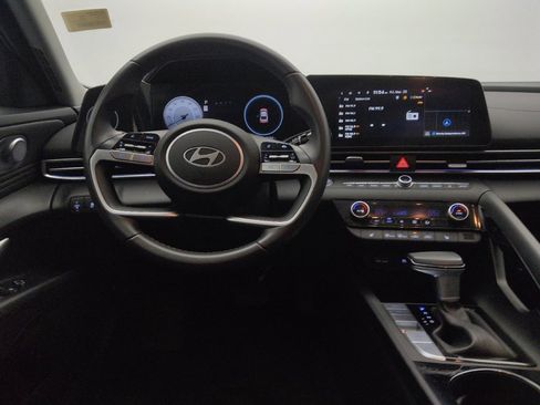 Used 2025 Hyundai Elantra SEL image 22