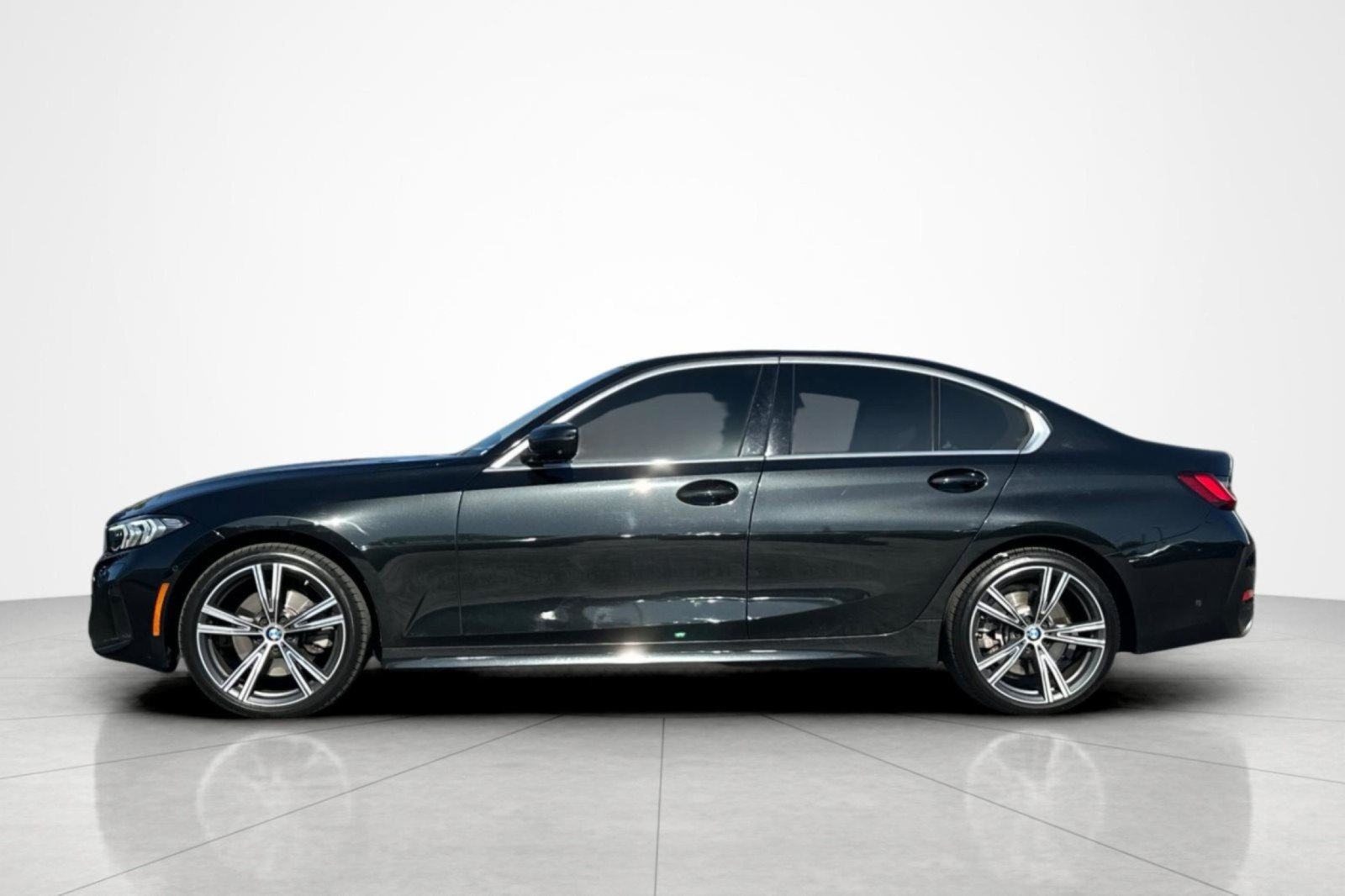 Used 2024 BMW 330i Sedan w/ Convenience Package RWD image 2