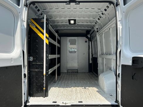 Used 2025 RAM ProMaster 2500 w/ Convenience Group FWD image 14