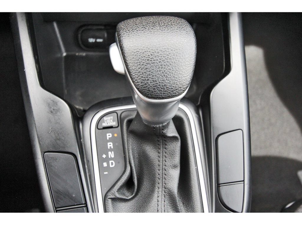 Used 2025 Kia Soul LX w/ LX Technology Package FWD image 28