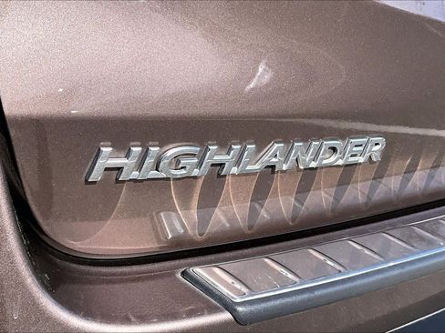 Used 2017 Toyota Highlander XLE image 30