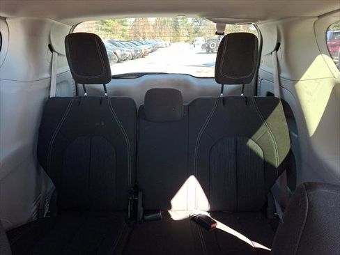 Certified 2023 Chrysler Voyager LX image 22