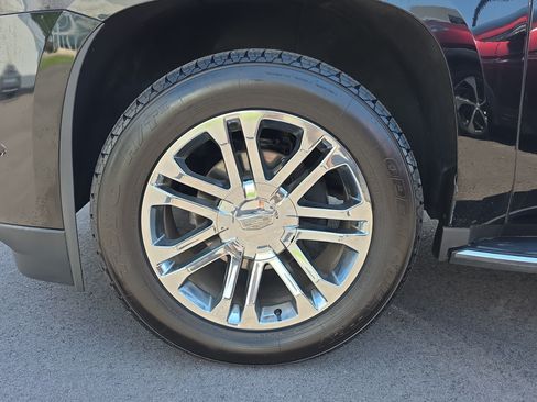 Used 2020 Cadillac Escalade 2WD image 9