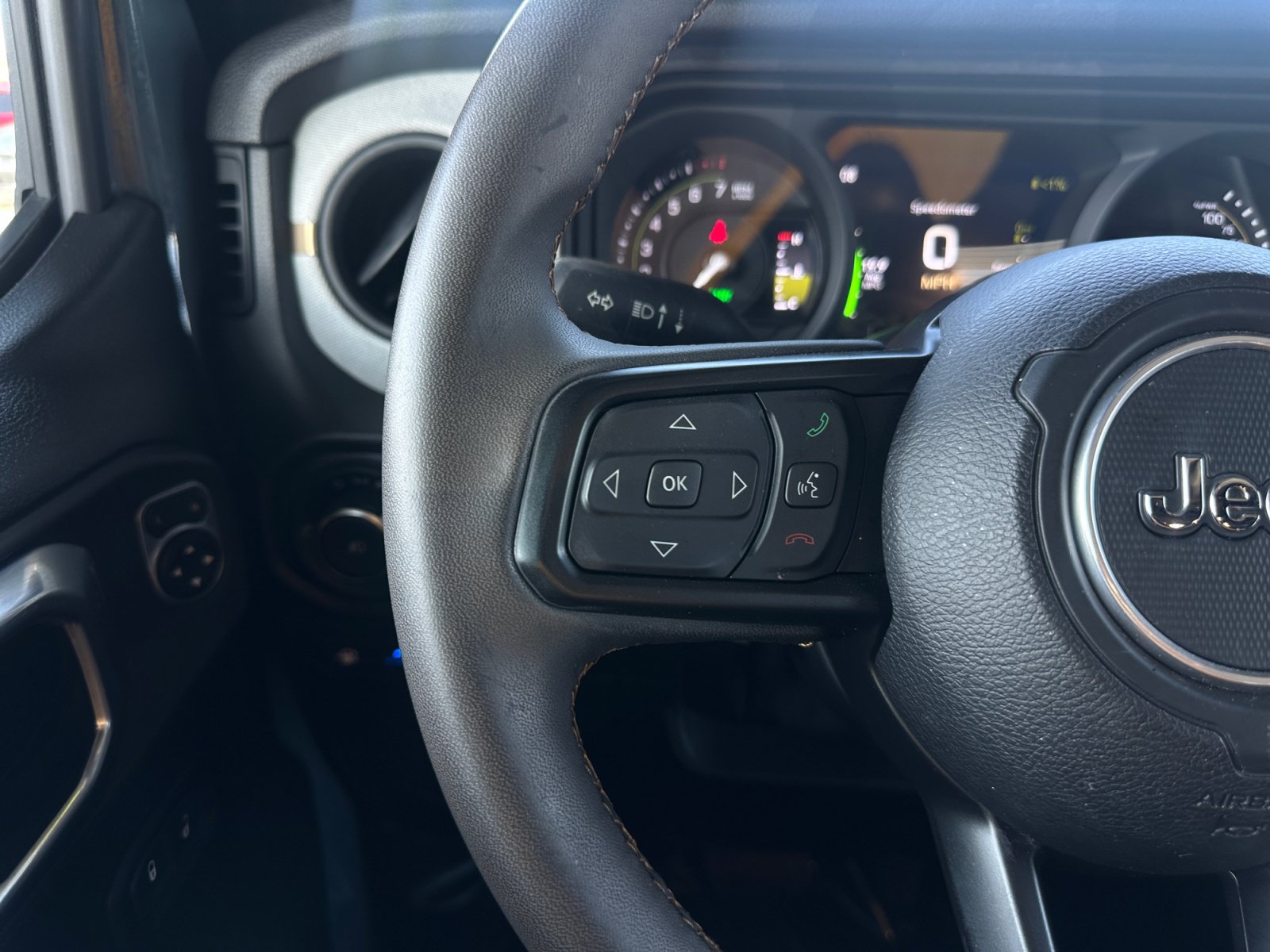 Used 2024 Jeep Wrangler Unlimited AWD/4WD image 18