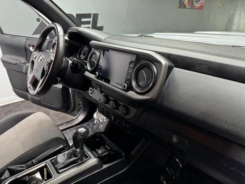 Used 2020 Toyota Tacoma TRD Sport w/ Technology Package image 50