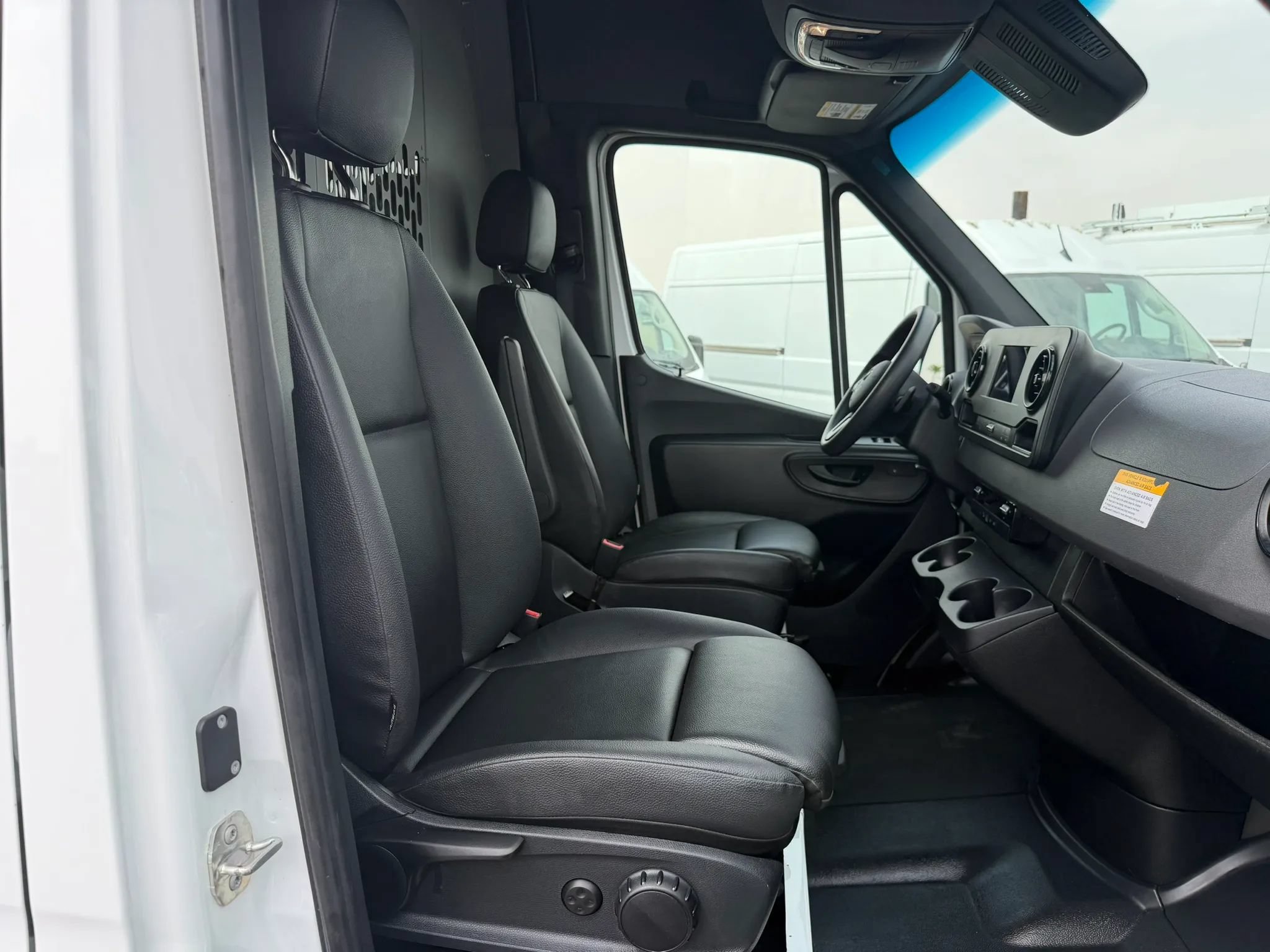 Used 2024 Mercedes-Benz Sprinter 2500 w/ Acoustic Package image 19