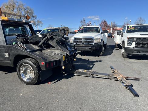 Used 2015 Ford F550 2WD SuperCab Super Duty w/ Power Equipment Group image 12