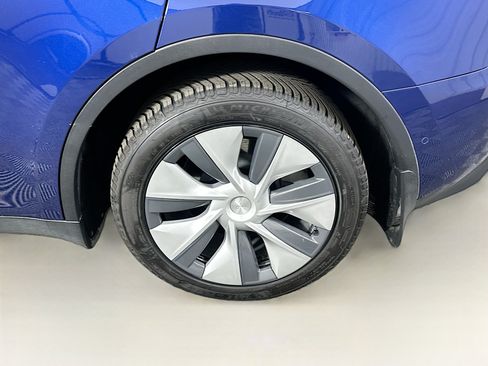 Used 2022 Tesla Model Y Long Range AWD/4WD image 11
