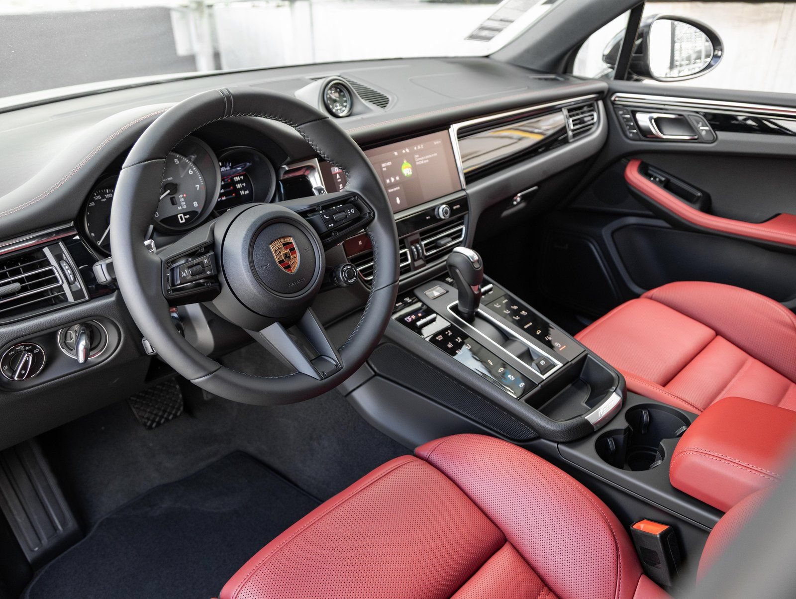 Certified 2026 Porsche Macan S AWD/4WD image 4