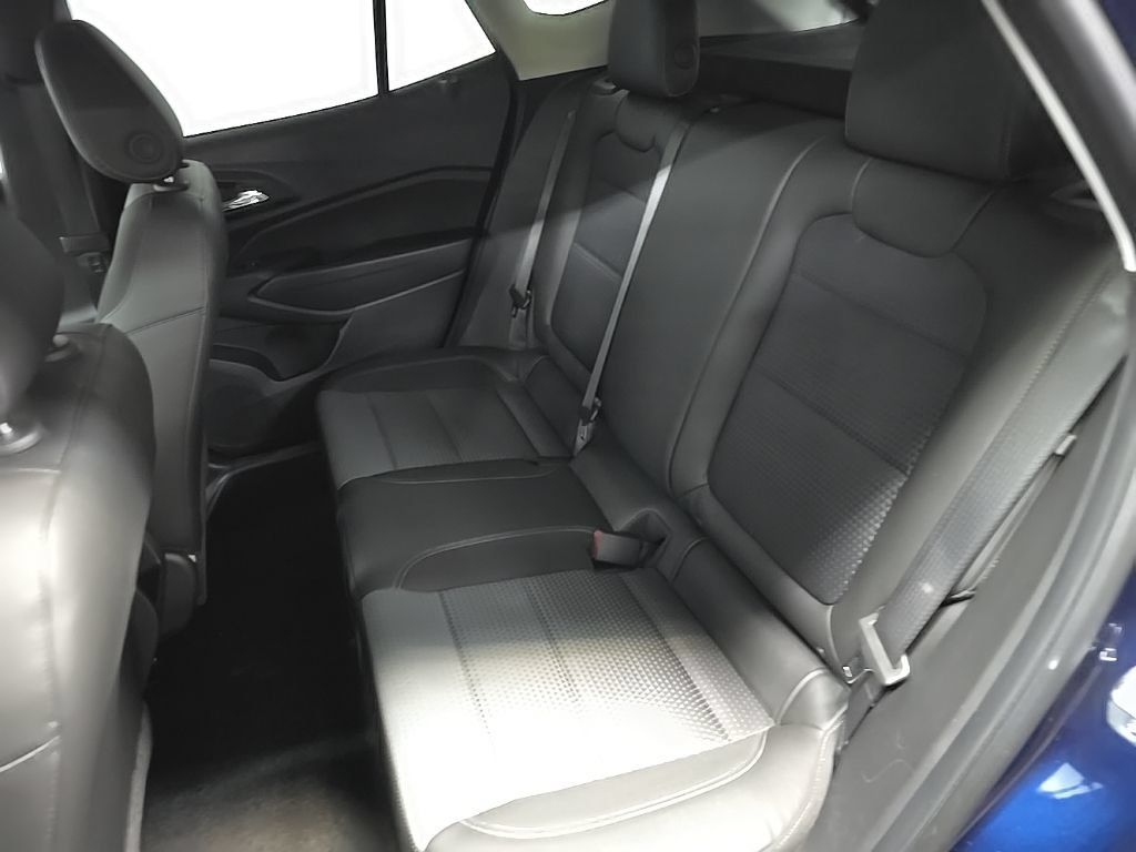 Used 2024 Chevrolet Trax LT w/ LT Convenience Package FWD image 31