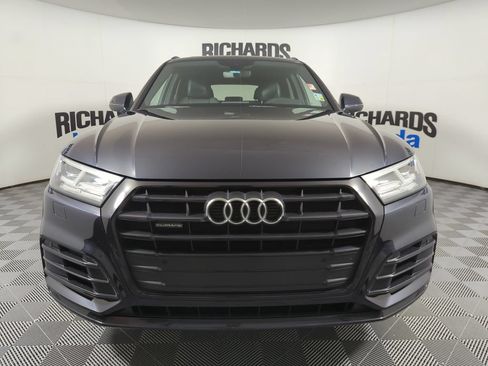 Used 2020 Audi Q5 2.0T Titanium Premium Plus w/ Premium Plus Package AWD/4WD image 3