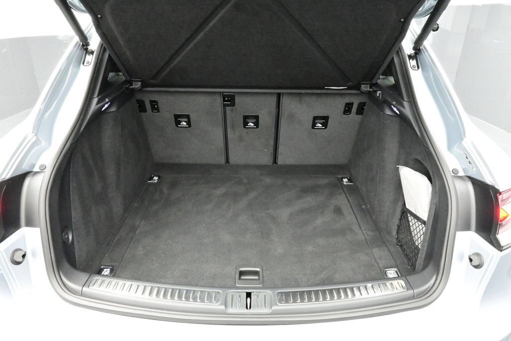 Certified 2025 Porsche Macan AWD/4WD image 16