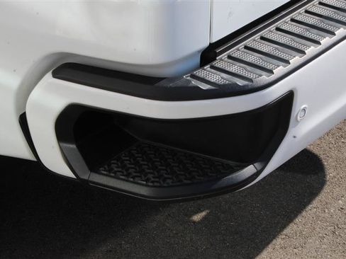 Used 2022 GMC Sierra 1500 AT4X image 19