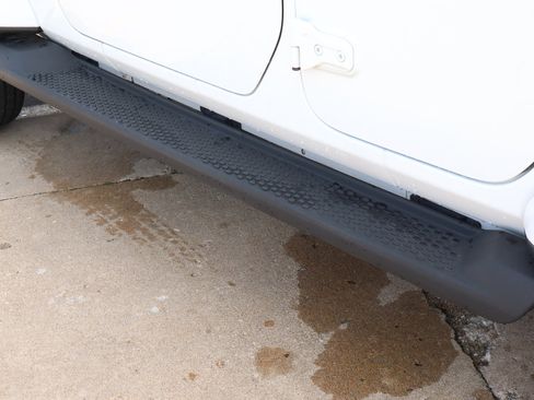 Used 2021 Jeep Wrangler Unlimited Sahara image 14