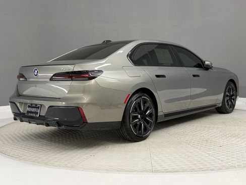 Used 2023 BMW 740i RWD image 9