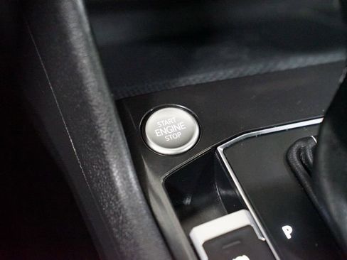 Used 2021 Volkswagen Tiguan SE image 20