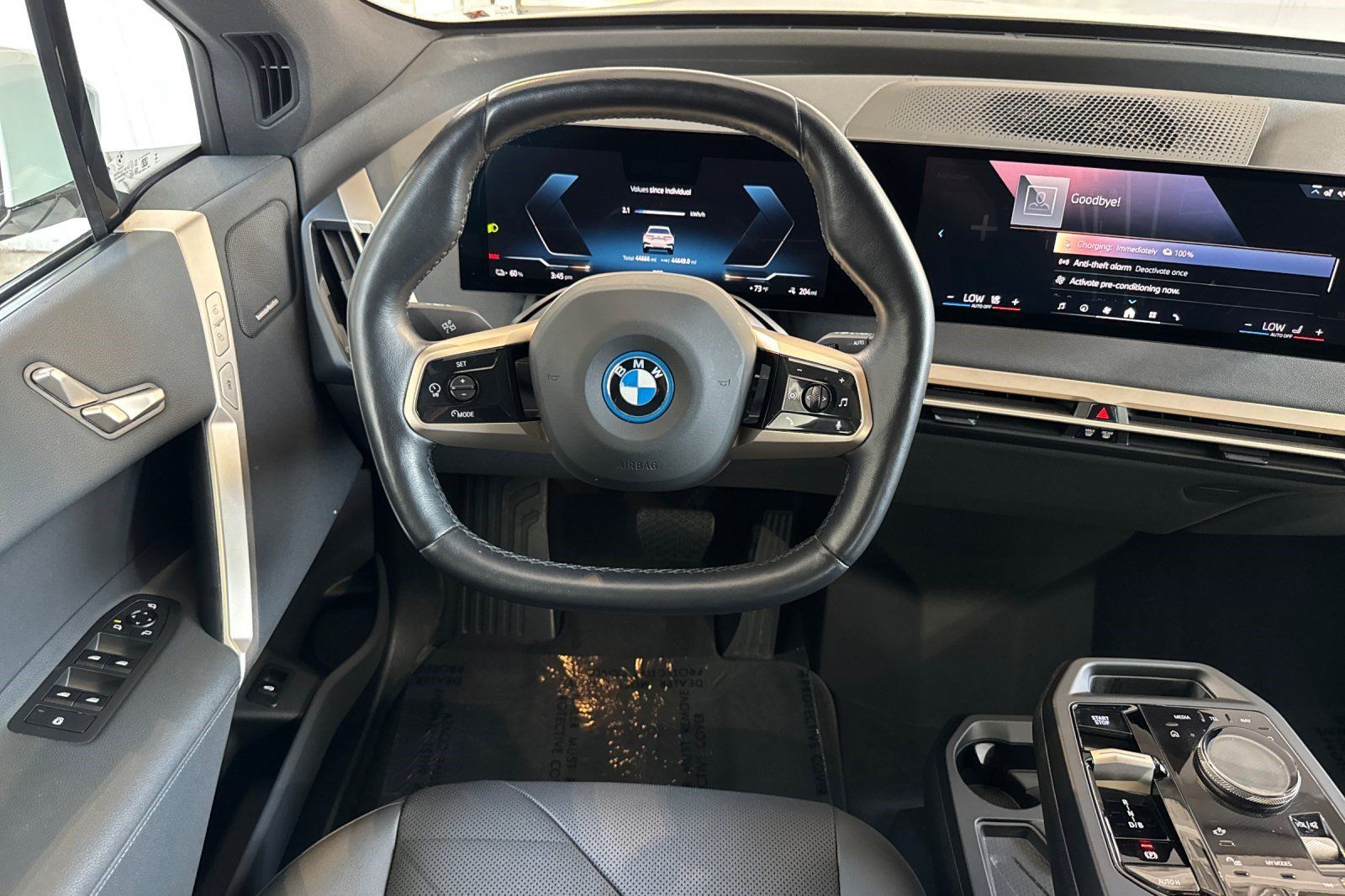 Used 2024 BMW iX xDrive50 w/ Sport Package AWD/4WD image 18