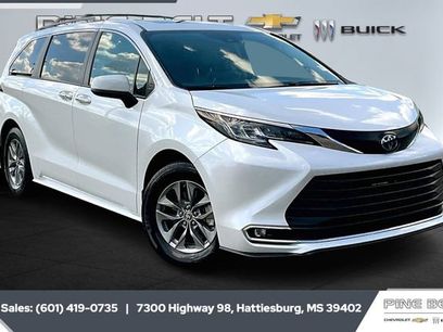Used 2022 Toyota Sienna XLE