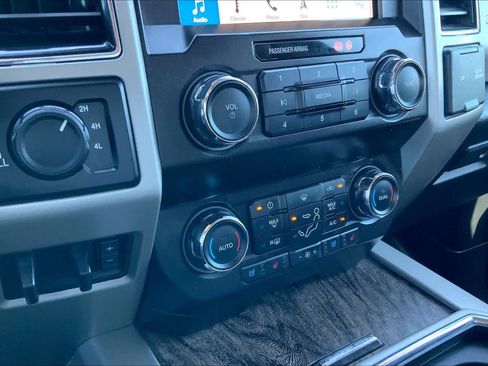 Used 2019 Ford F250 Lariat w/ Lariat Value Package AWD/4WD image 35