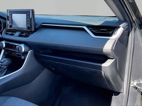 Used 2020 Toyota RAV4 XLE image 20