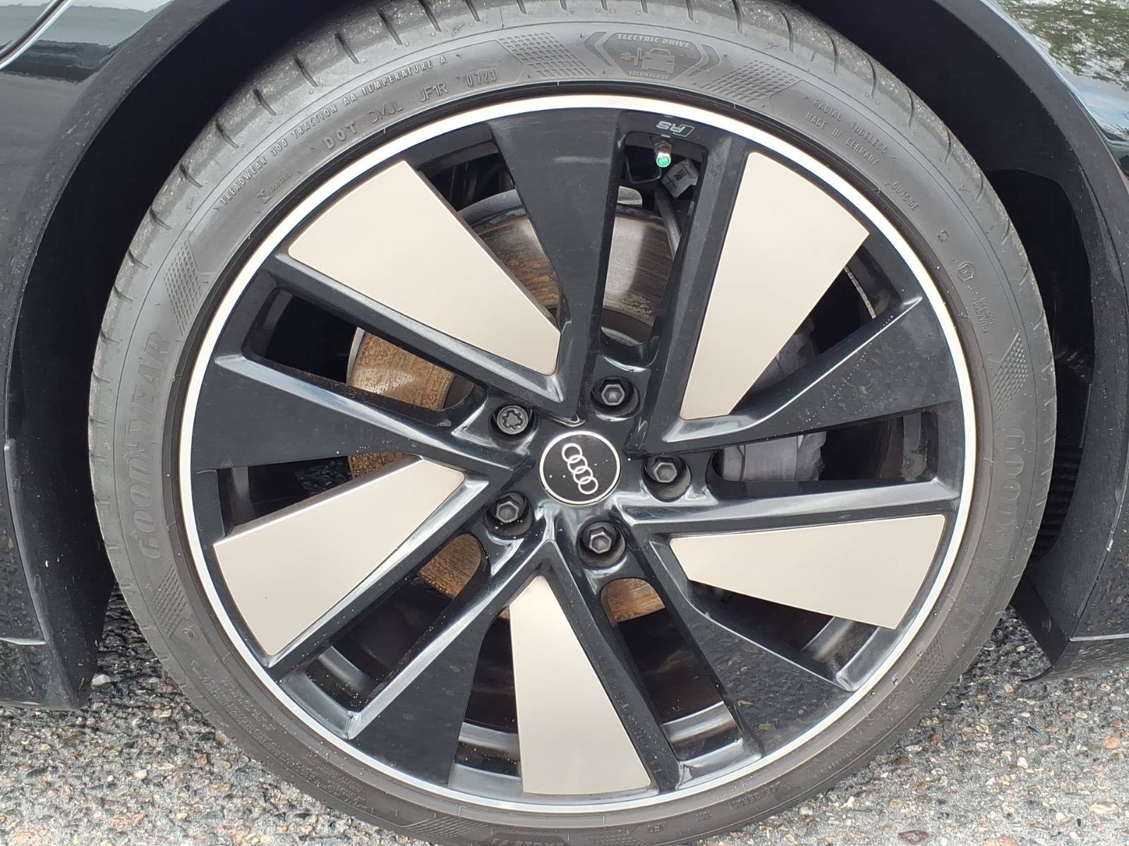 Used 2023 Audi e-tron GT Prestige w/ Prestige Package AWD/4WD image 9