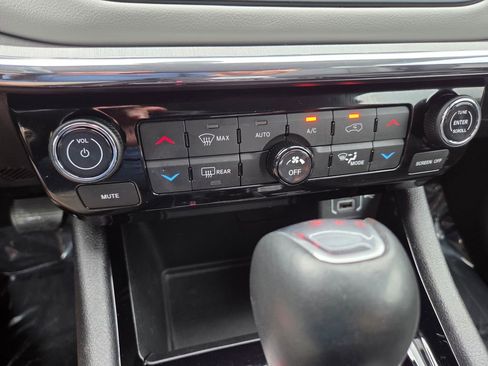 Used 2022 Jeep Compass Limited w/ Sun and Sound Group image 15