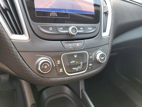 Used 2025 Chevrolet Malibu RS FWD image 19