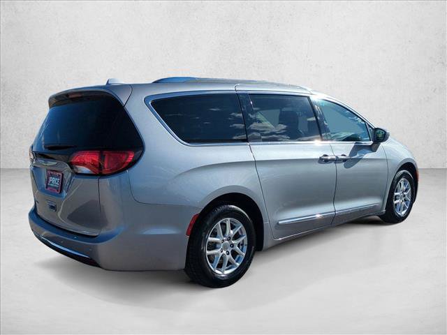 Used 2020 Chrysler Pacifica Touring-L FWD image 5