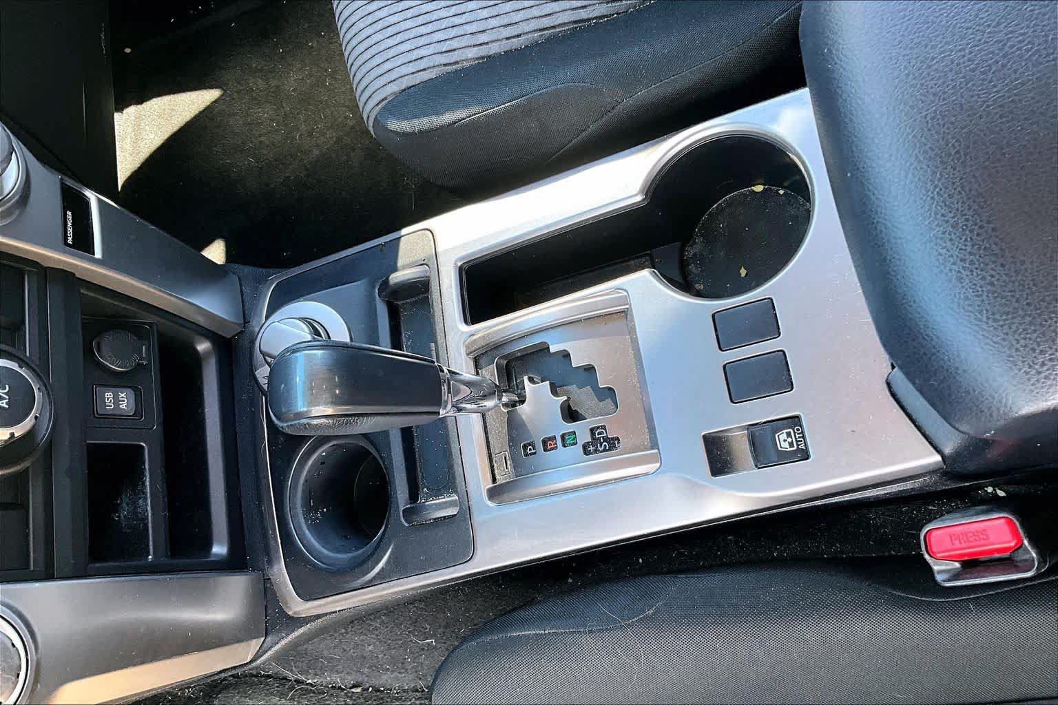 Used 2018 Toyota 4Runner SR5 AWD/4WD image 15