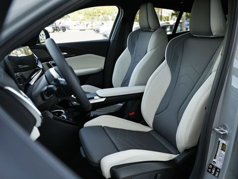 New 2026 BMW X2 xDrive28i w/ Technology Package AWD/4WD image 18
